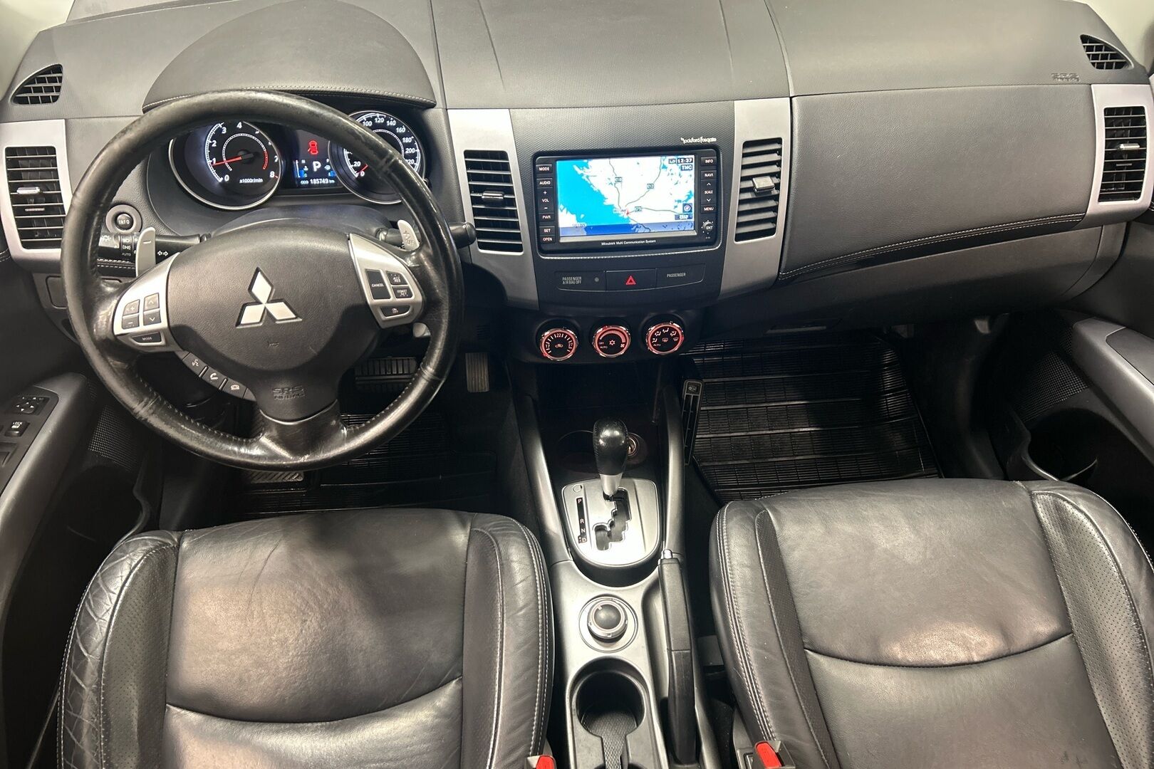 Mitsubishi Outlander iso kuva 6