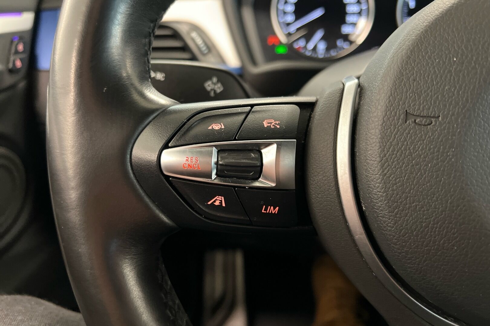 BMW X2 iso kuva 13