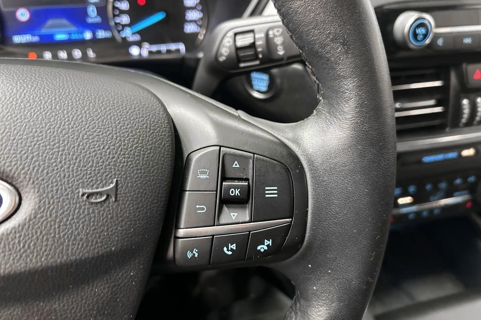 Ford Kuga iso kuva 12