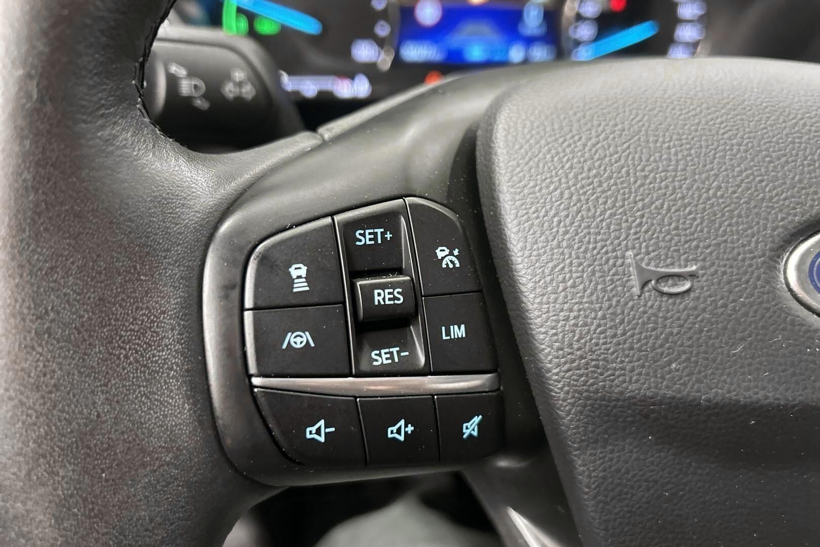 Ford Kuga iso kuva 19