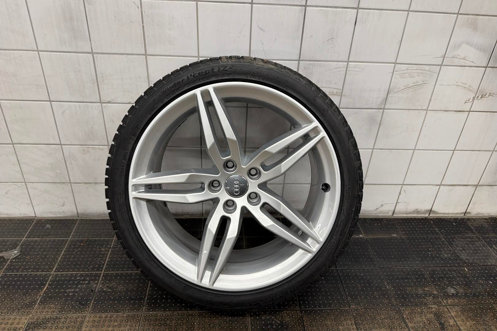 Audi A5 iso kuva 28