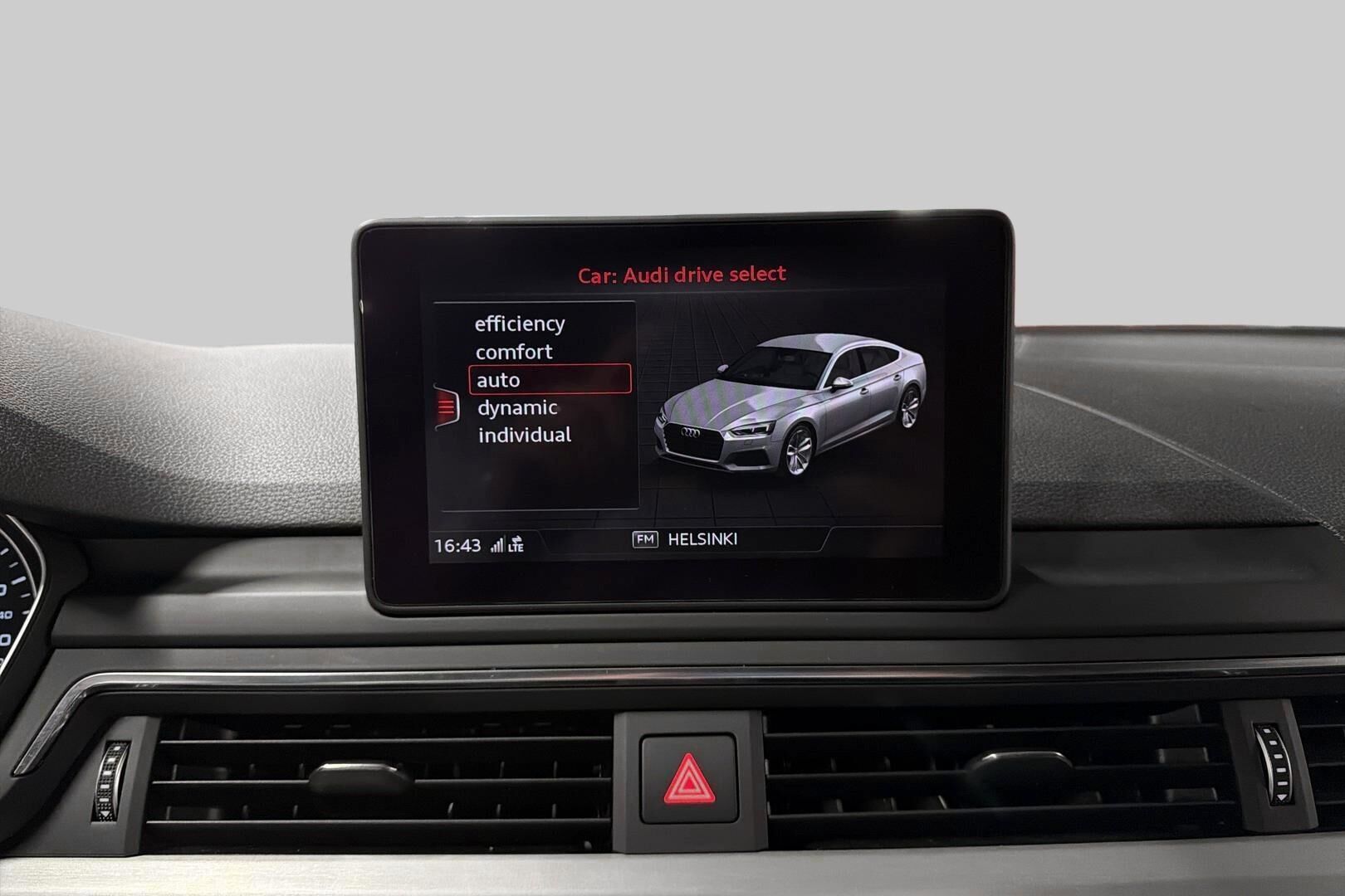Audi A5 iso kuva 32