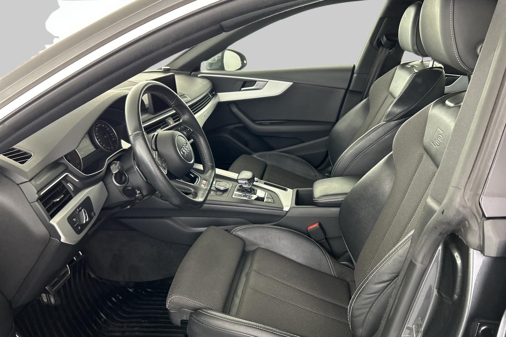 Audi A5 iso kuva 9