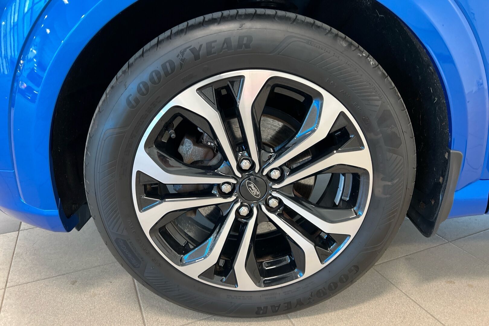 Ford Puma iso kuva 10