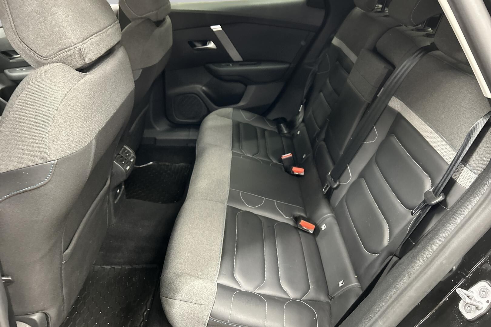 Citroen C4 iso kuva 10