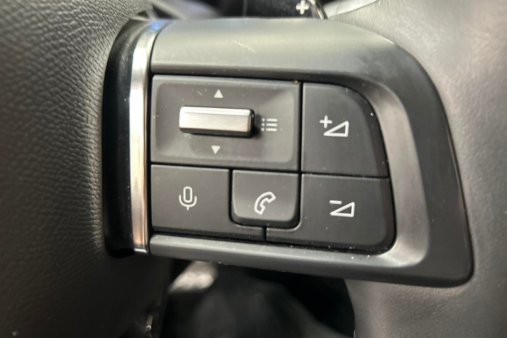 Citroen C4 iso kuva 18