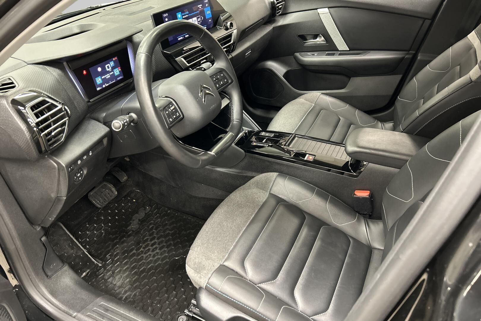 Citroen C4 iso kuva 9