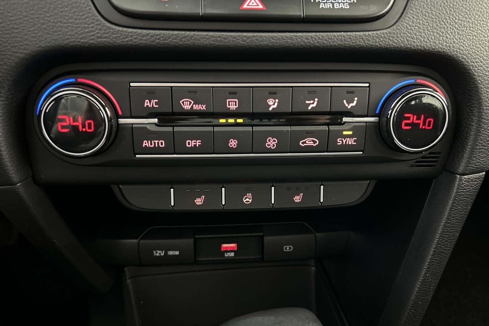 Kia Ceed iso kuva 15