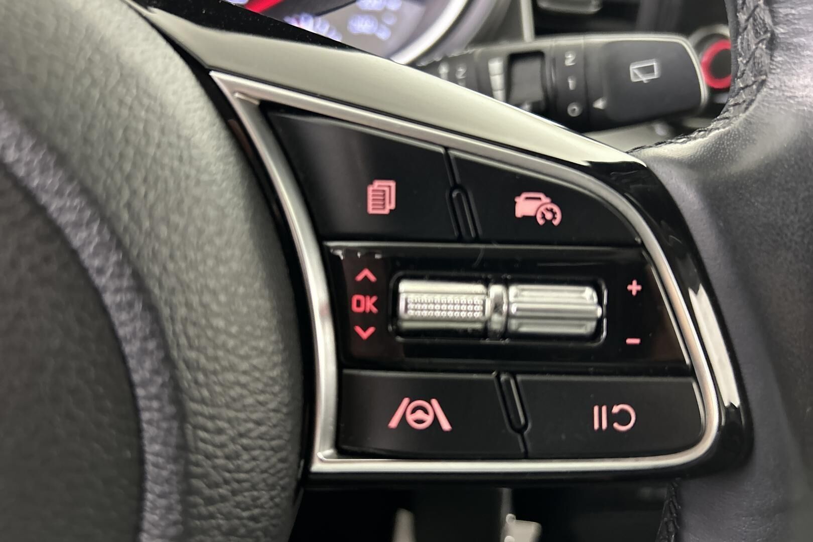 Kia Ceed iso kuva 20
