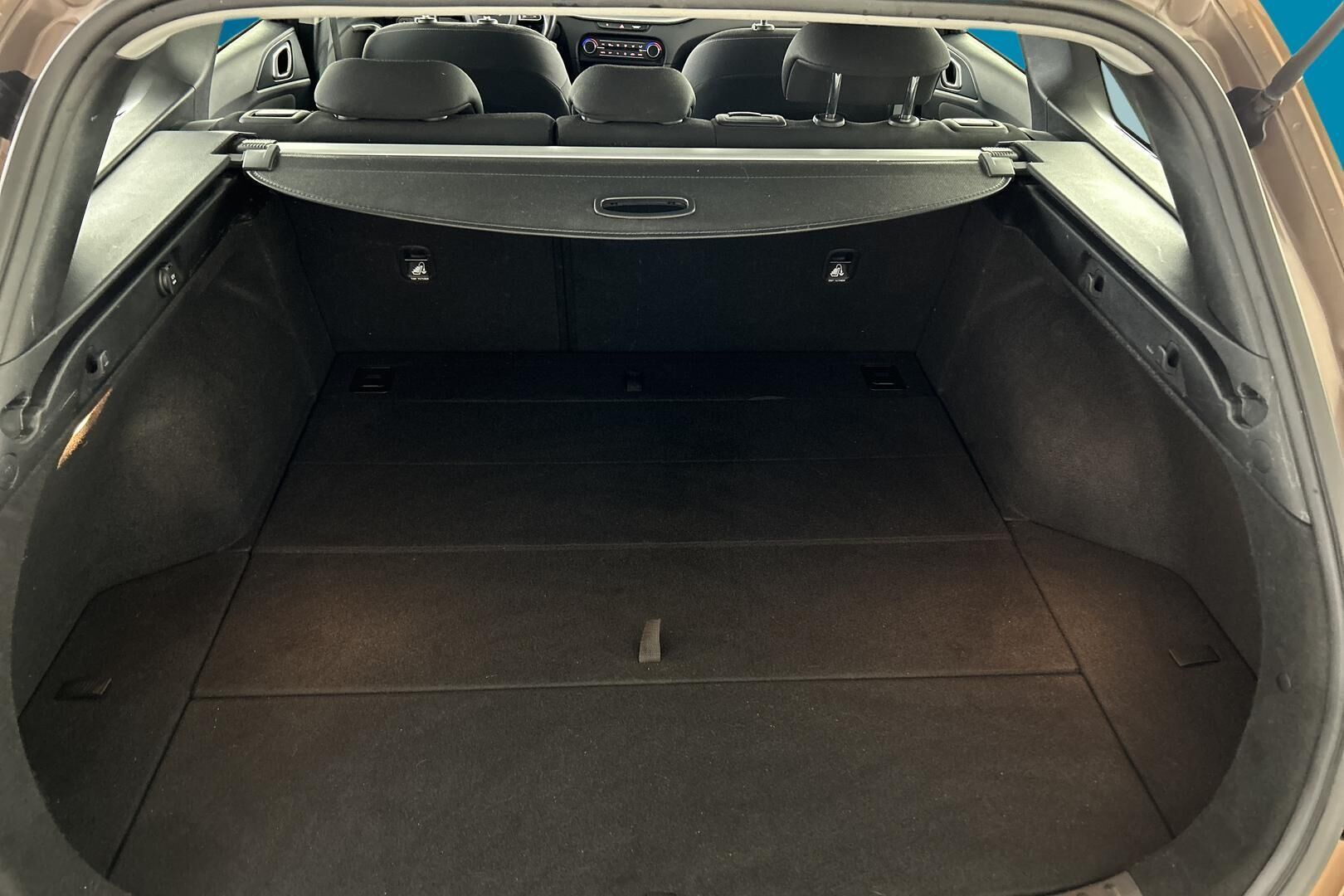 Kia Ceed iso kuva 8
