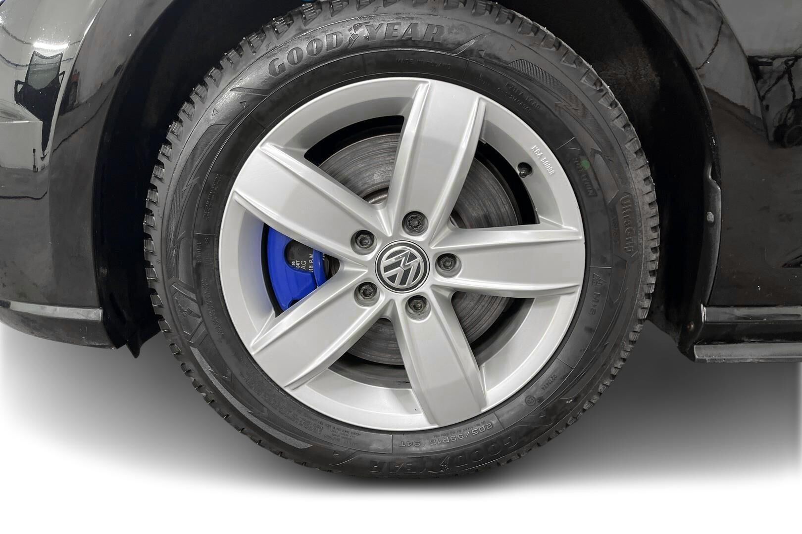 Volkswagen Golf iso kuva 12