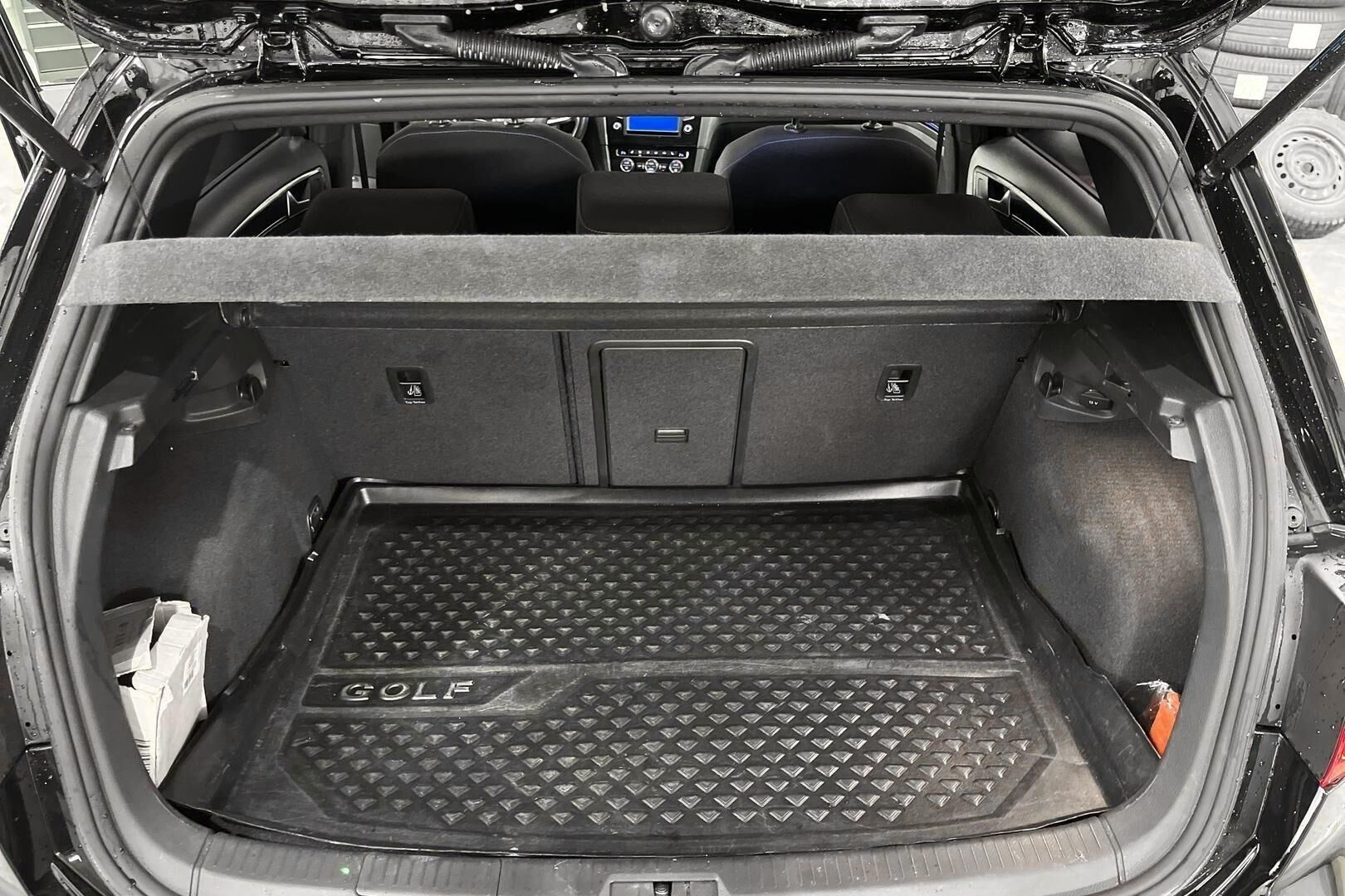 Volkswagen Golf iso kuva 11