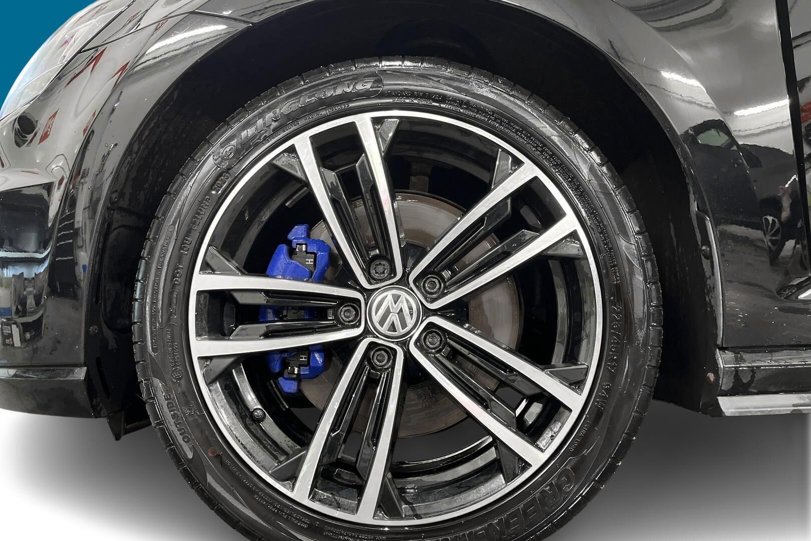 Volkswagen Golf iso kuva 12