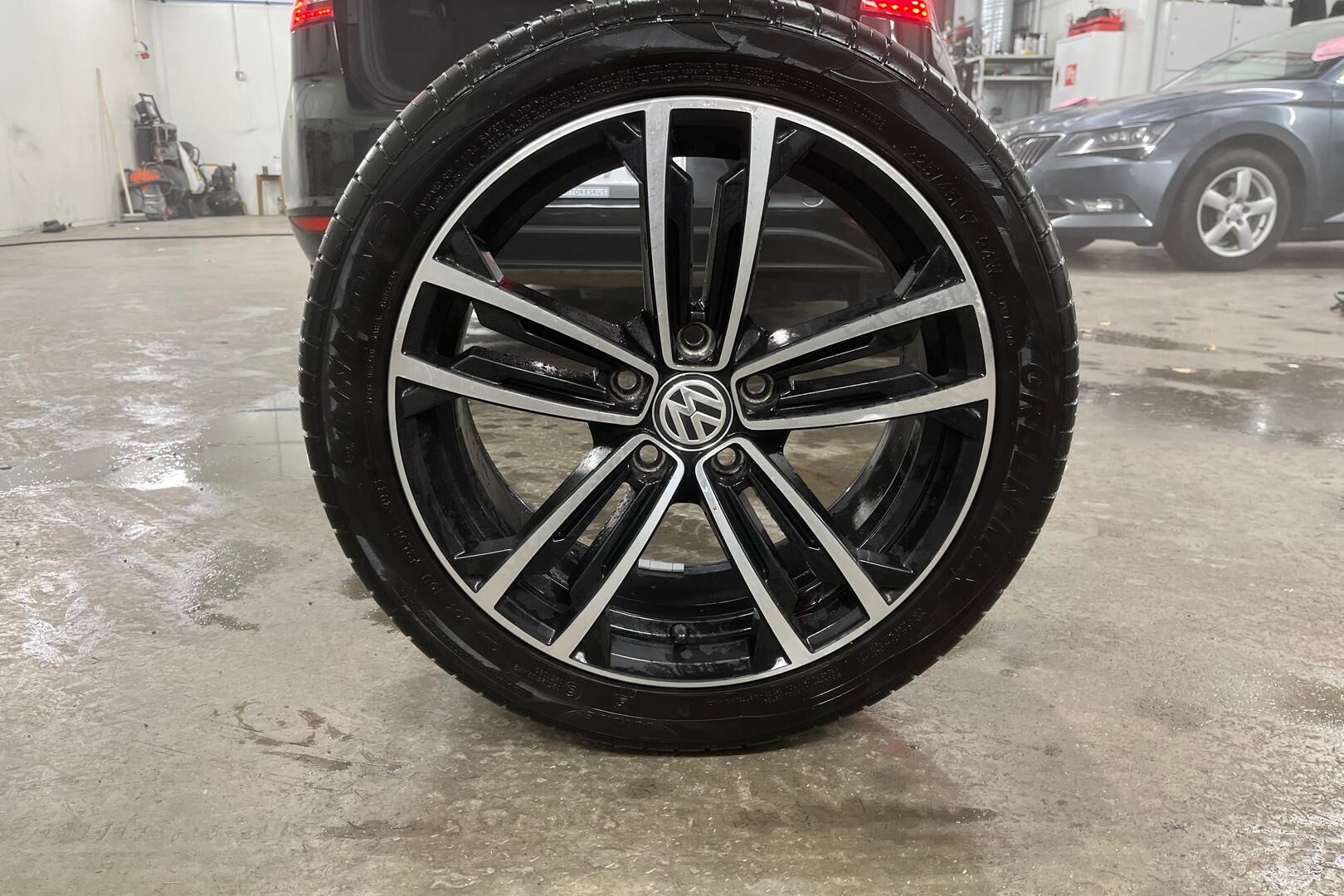 Volkswagen Golf iso kuva 13