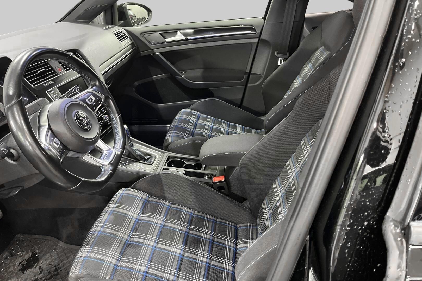 Volkswagen Golf iso kuva 8