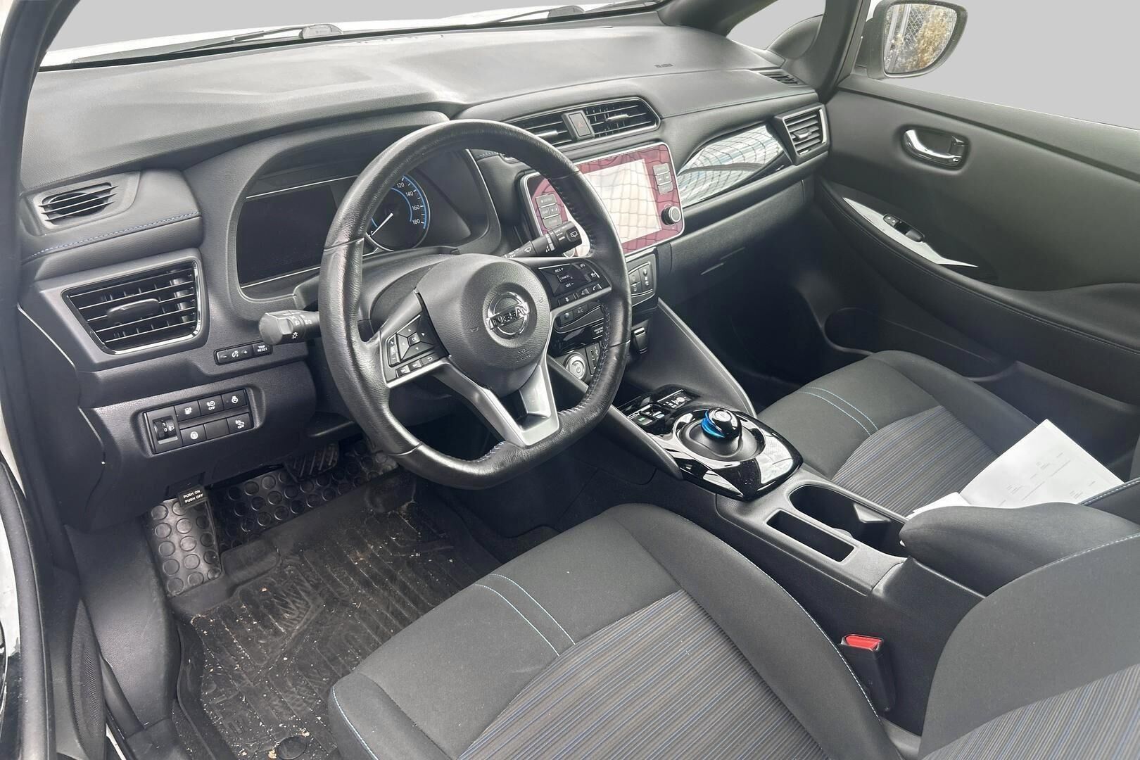 Nissan Leaf iso kuva 2