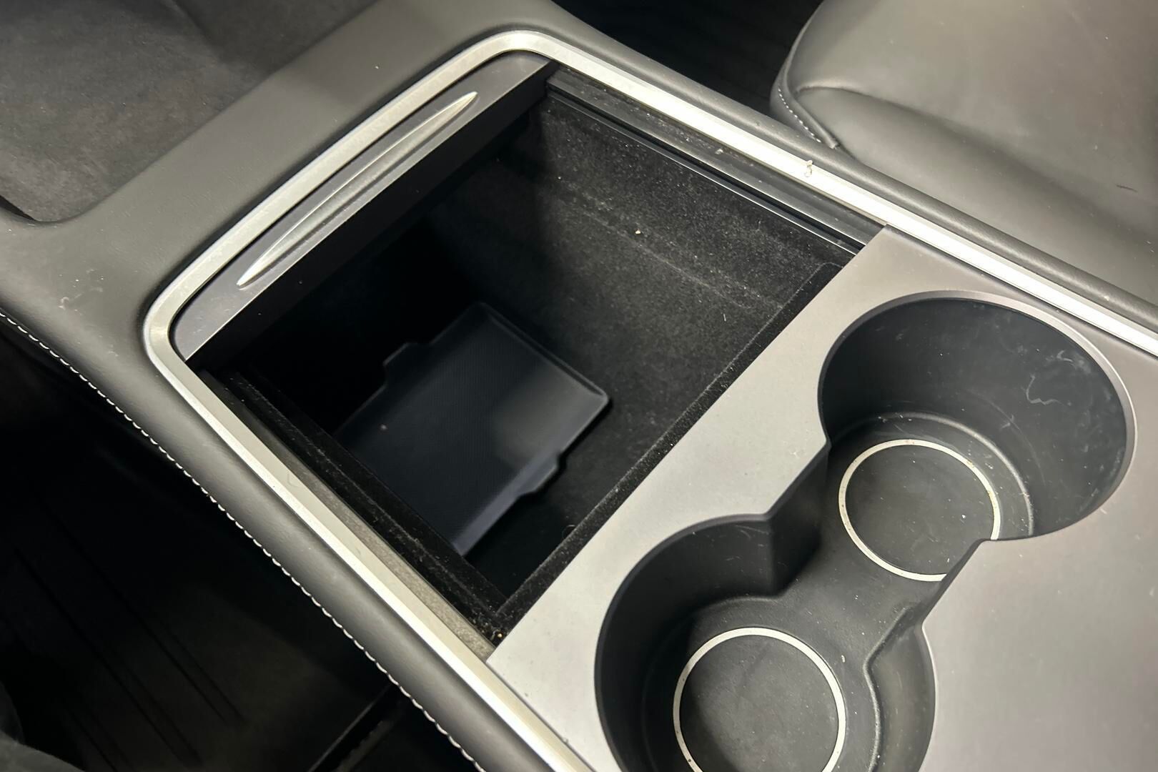 Tesla Model 3 iso kuva 16