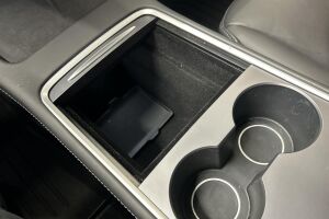 Tesla Model 3 esikatselu 16