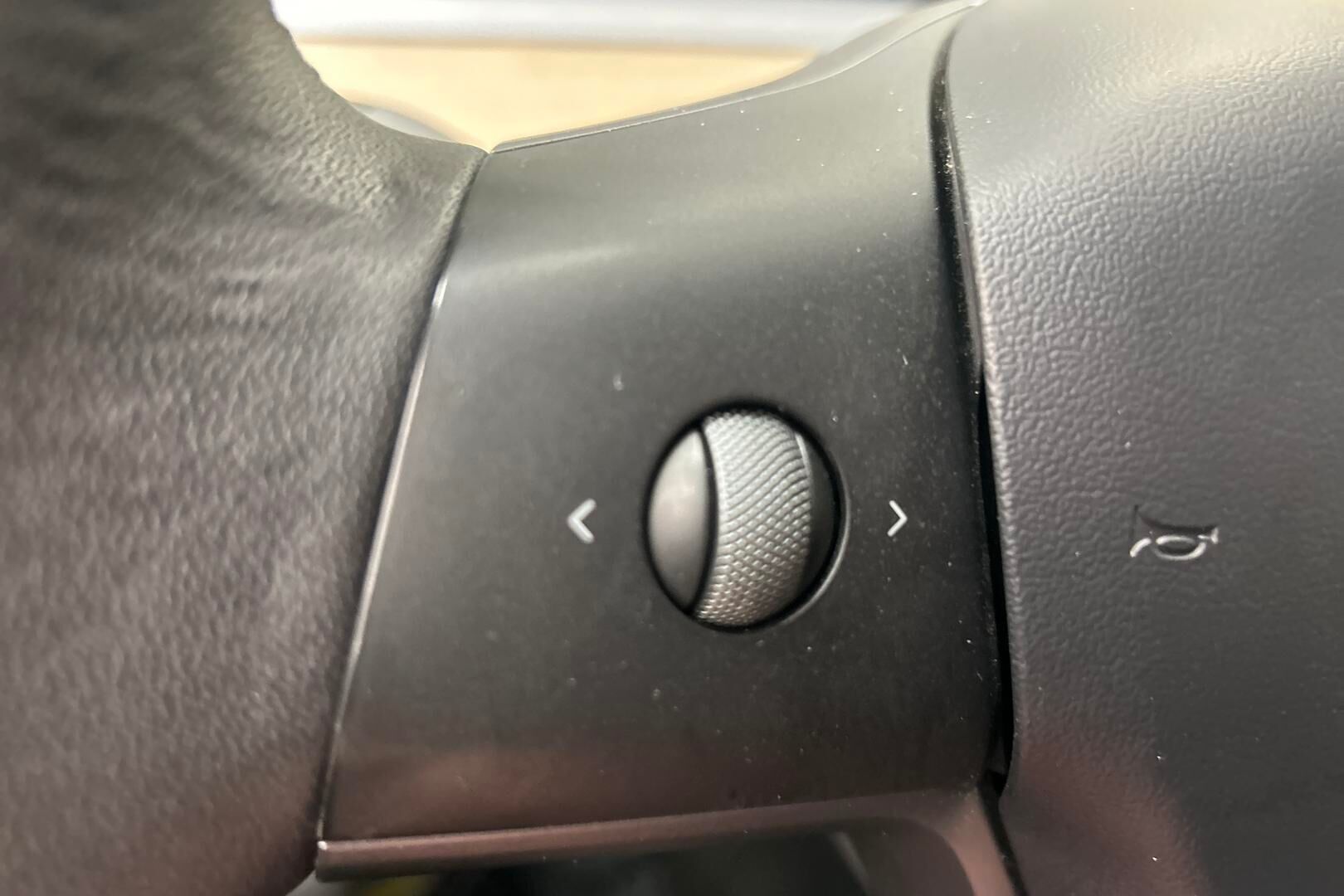 Tesla Model 3 iso kuva 18