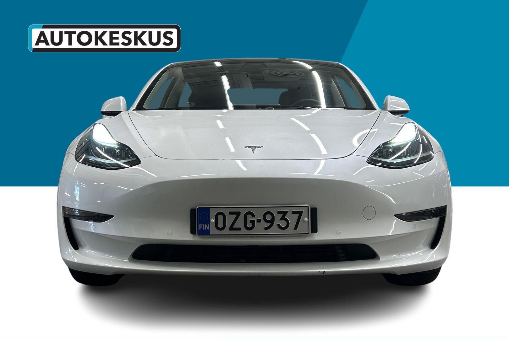 Tesla Model 3 iso kuva 2