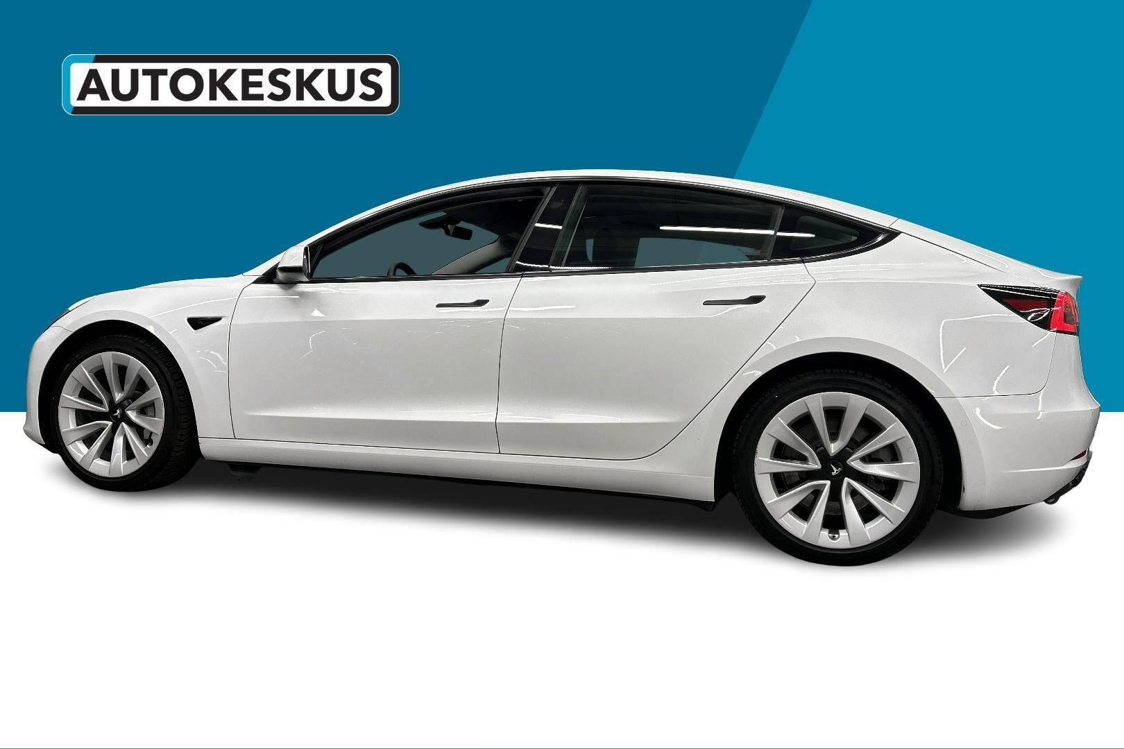 Tesla Model 3 iso kuva 8