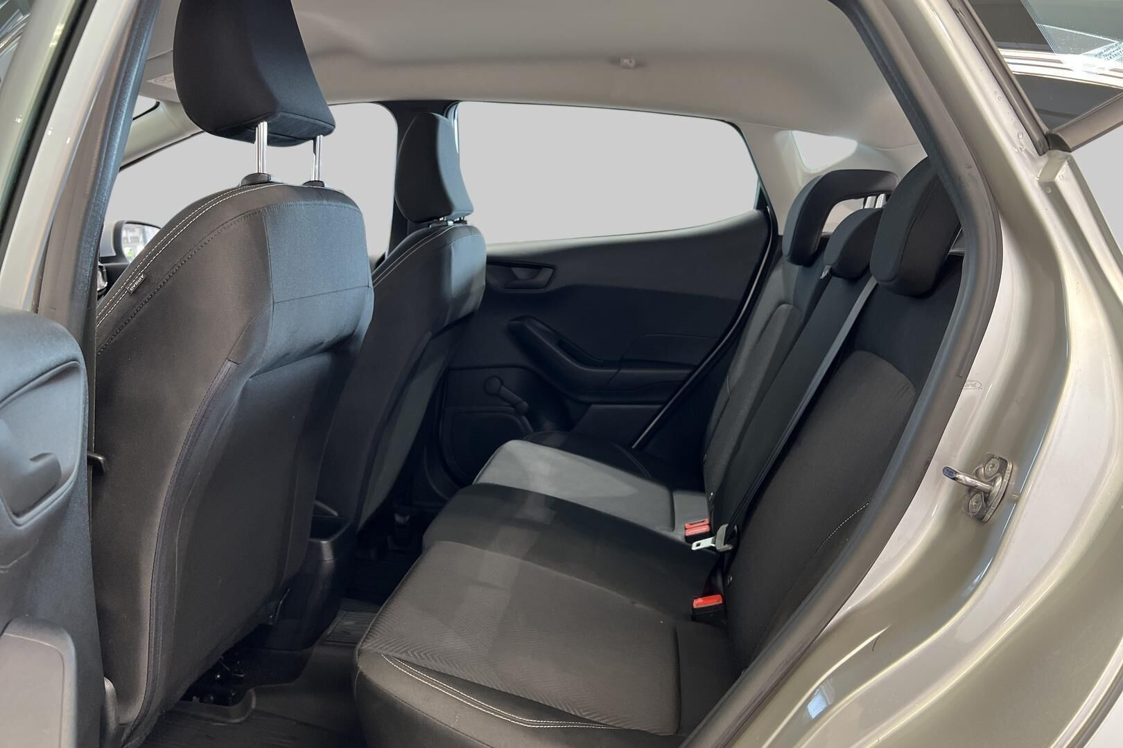 Ford Fiesta iso kuva 10