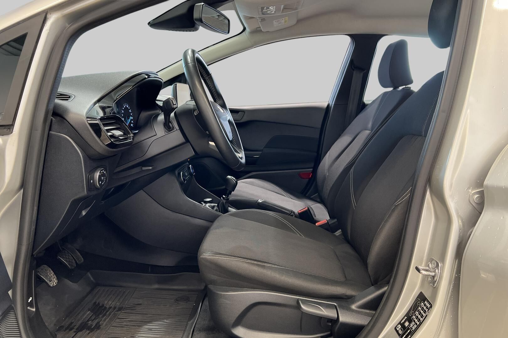 Ford Fiesta iso kuva 9