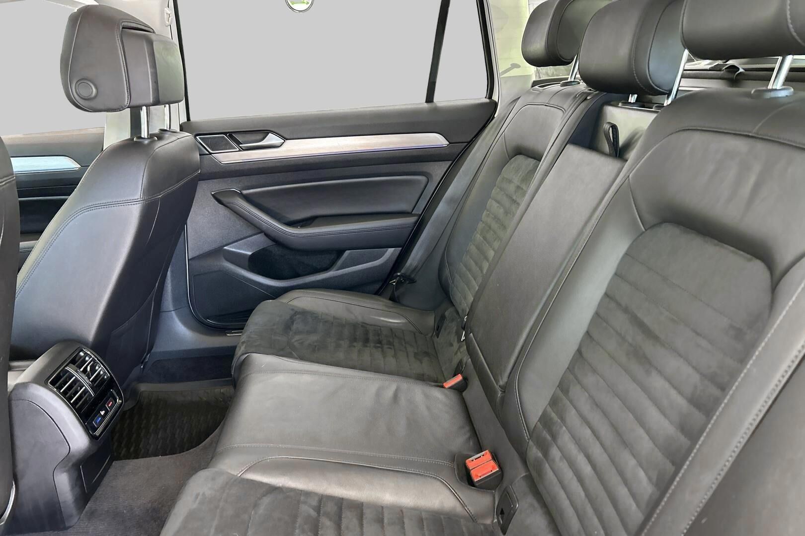 Volkswagen Passat iso kuva 10