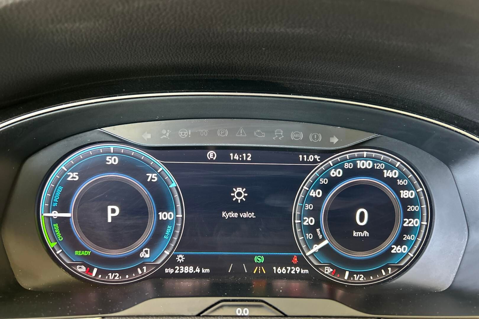 Volkswagen Passat iso kuva 14
