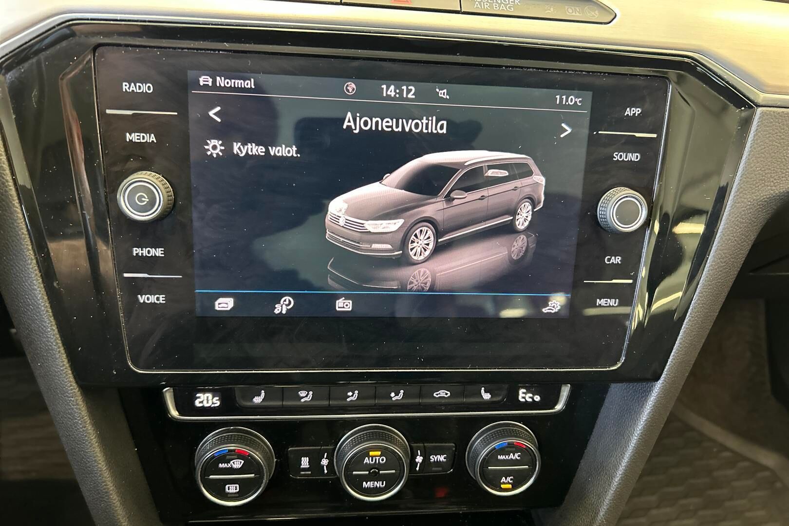 Volkswagen Passat iso kuva 15