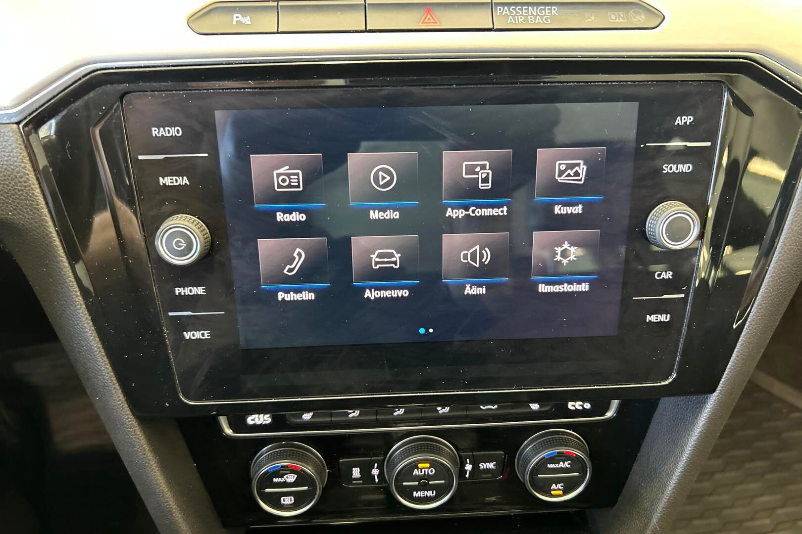 Volkswagen Passat iso kuva 16