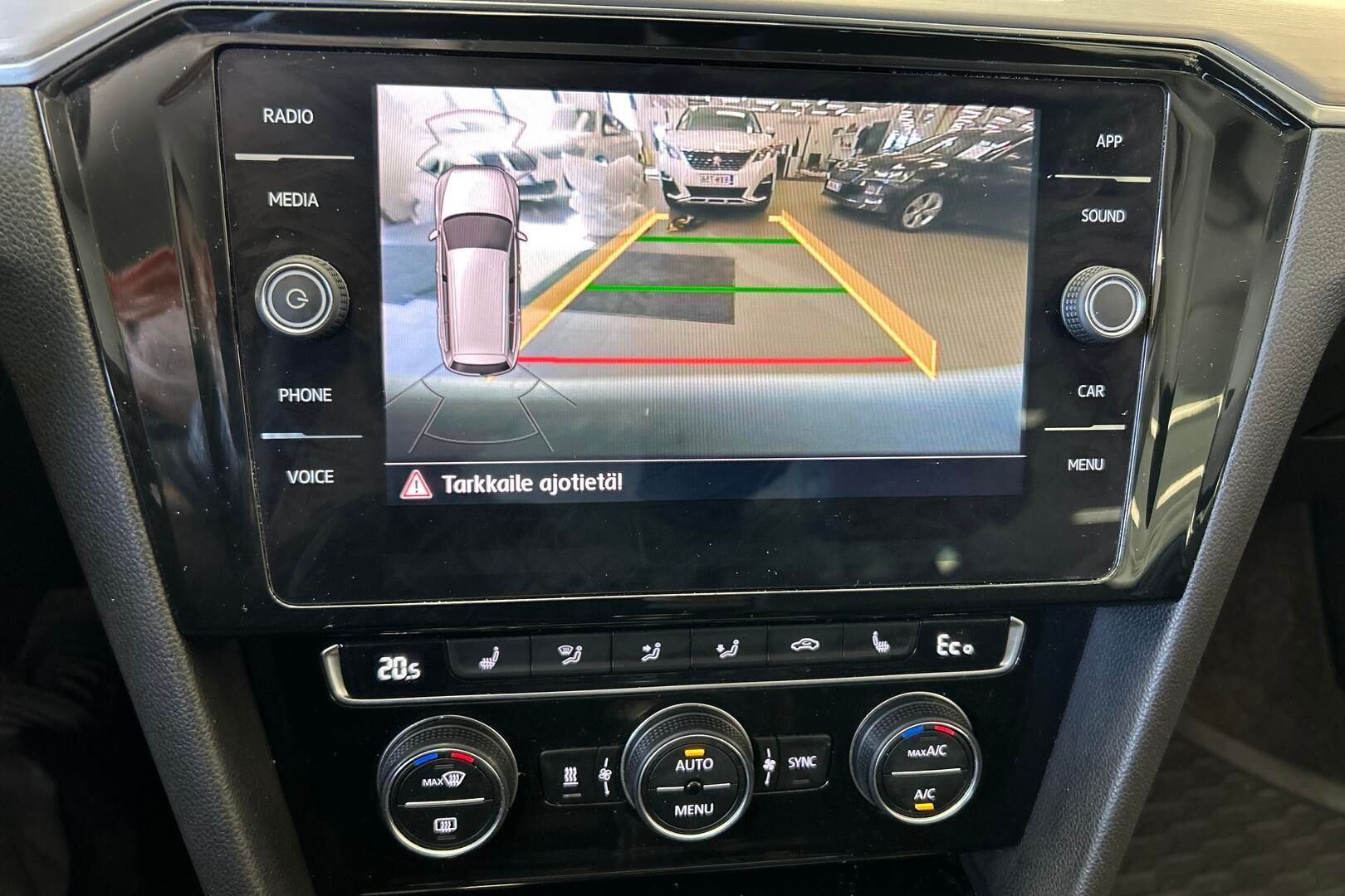 Volkswagen Passat iso kuva 18