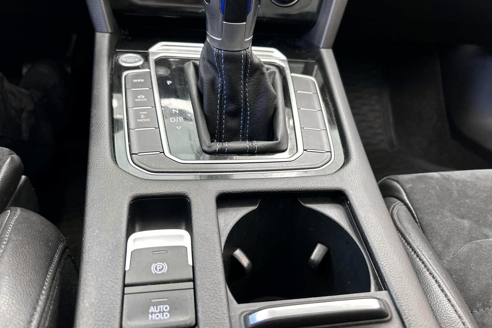 Volkswagen Passat iso kuva 20