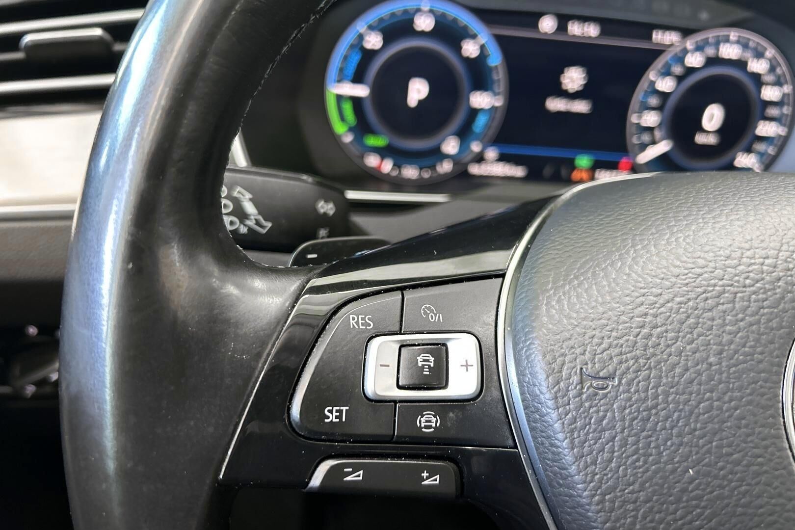 Volkswagen Passat iso kuva 22