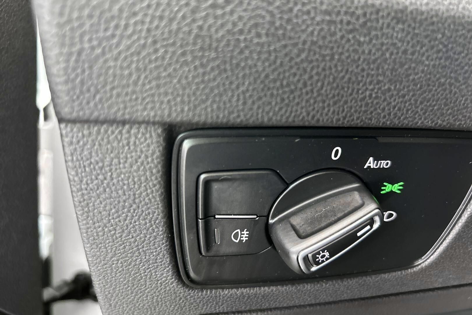 Volkswagen Passat iso kuva 23