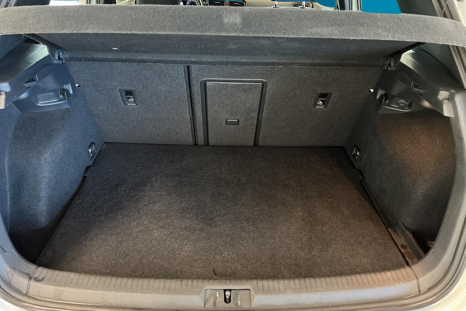 Volkswagen Golf iso kuva 12