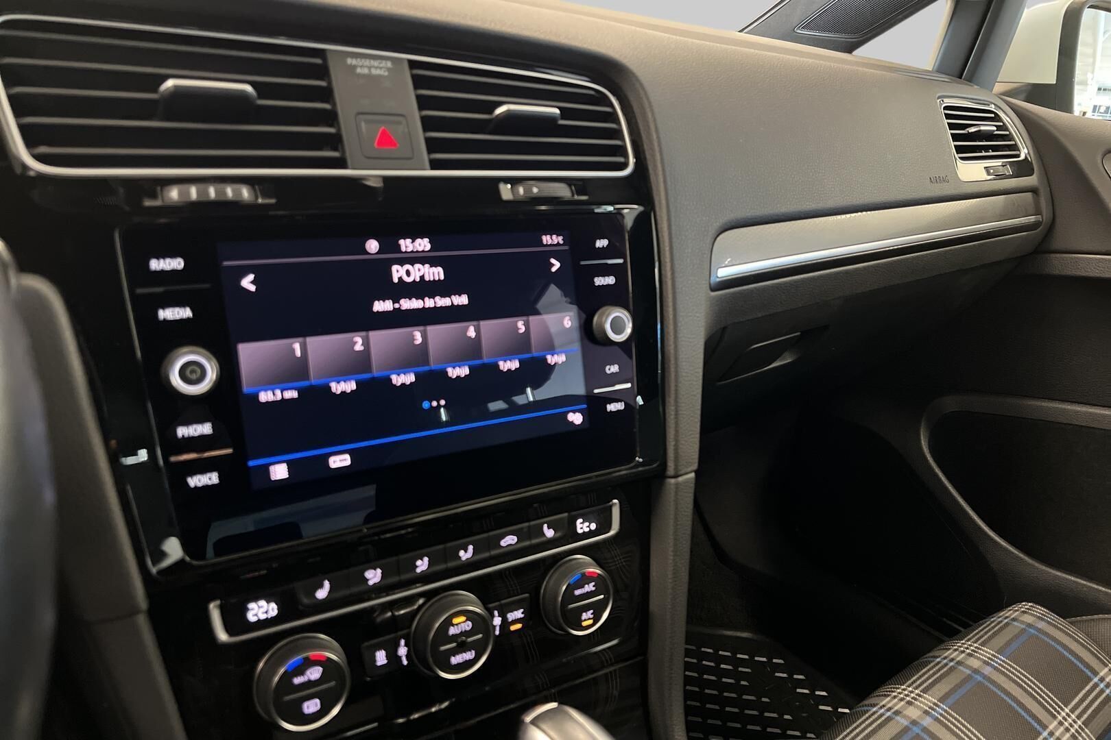 Volkswagen Golf iso kuva 15
