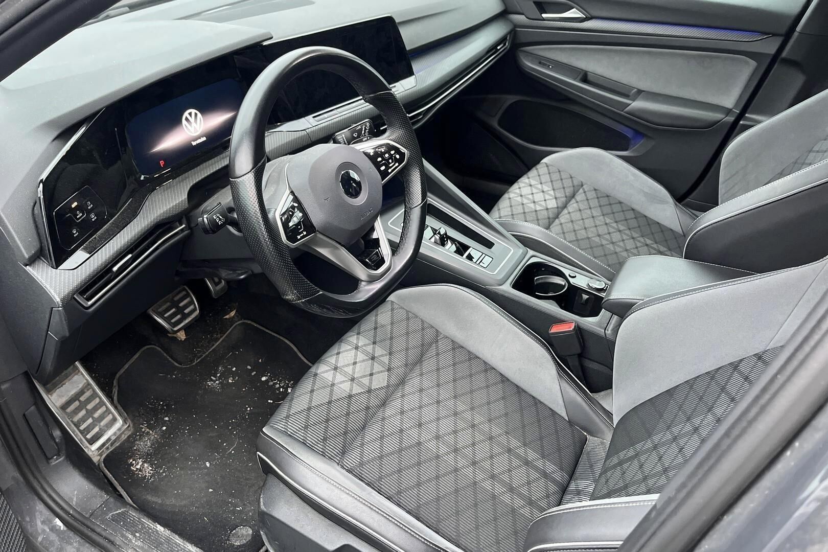 Volkswagen Golf iso kuva 2