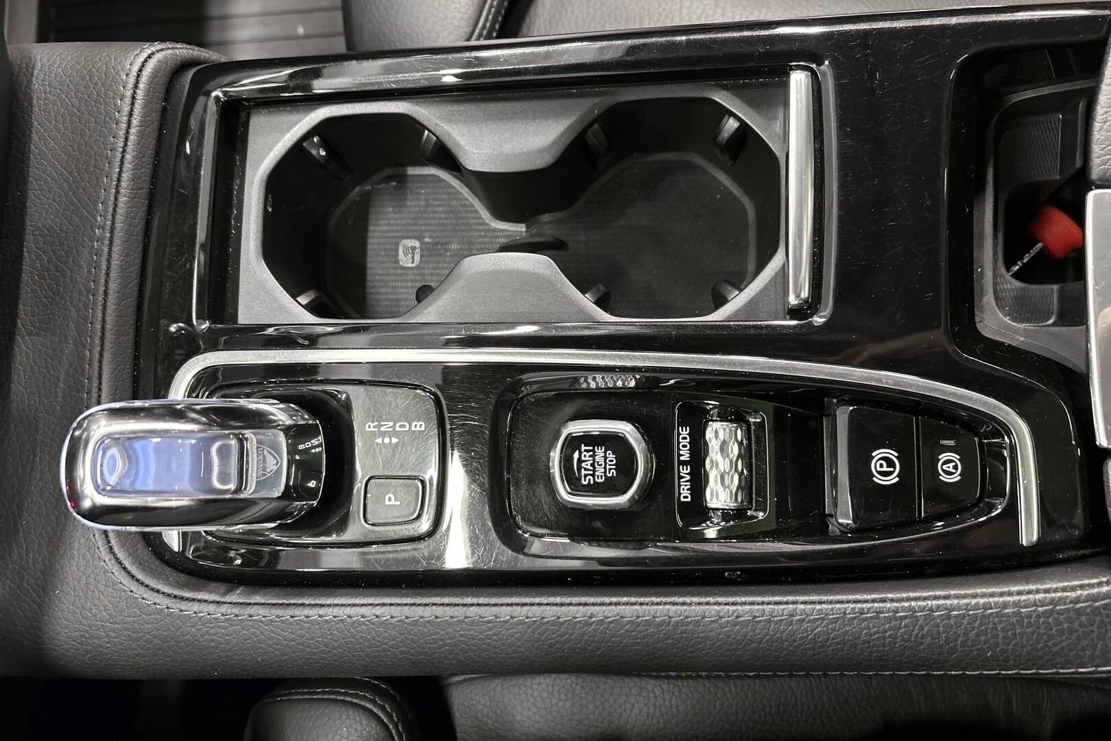 Volvo V60 iso kuva 14