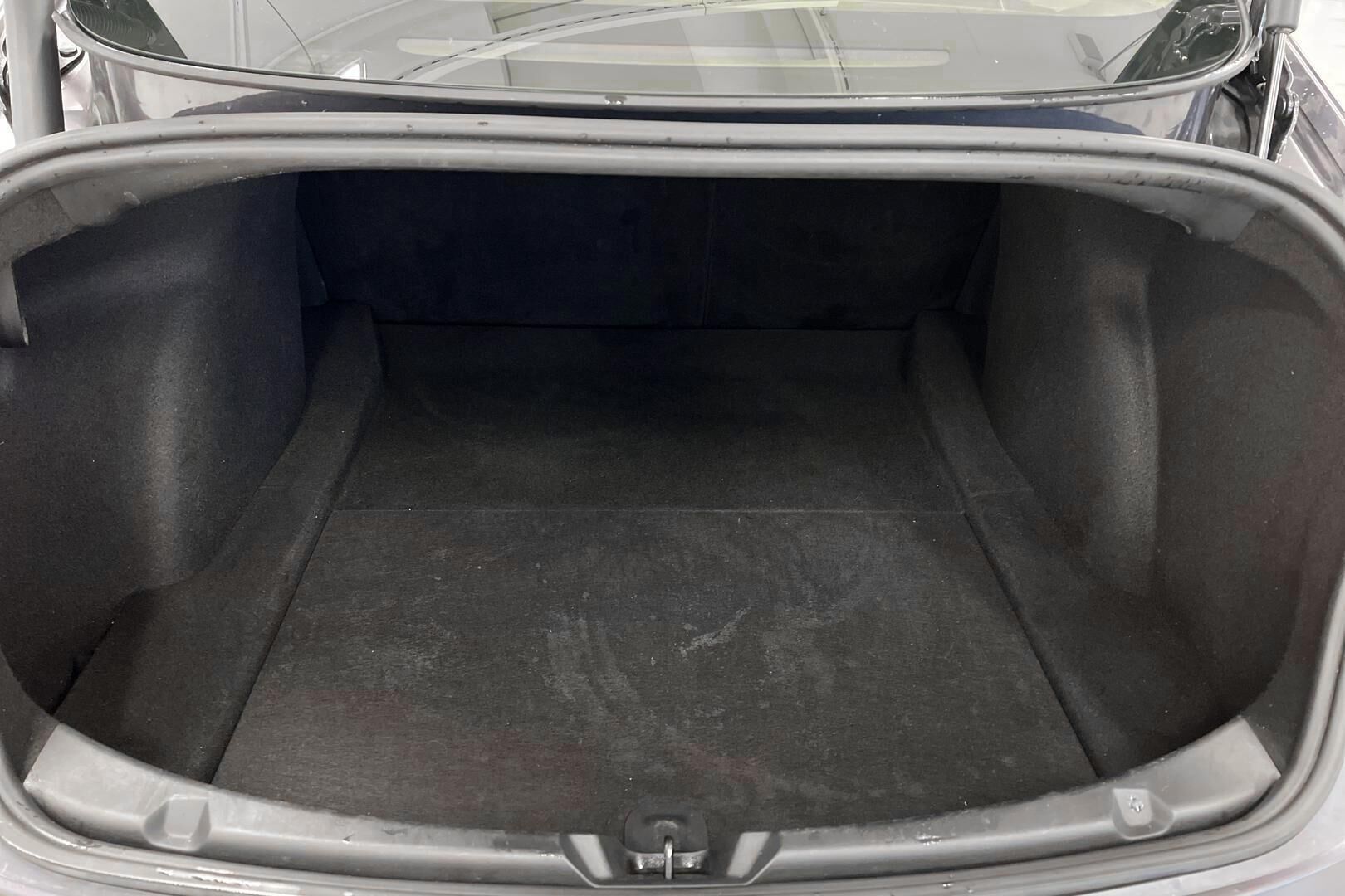 Tesla Model 3 iso kuva 17