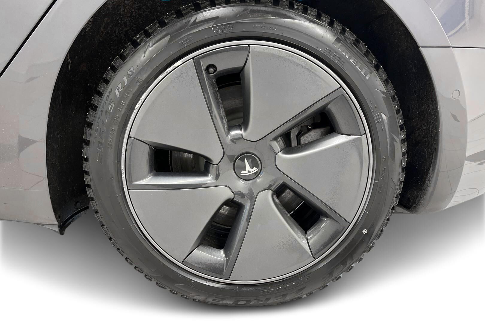 Tesla Model 3 iso kuva 18