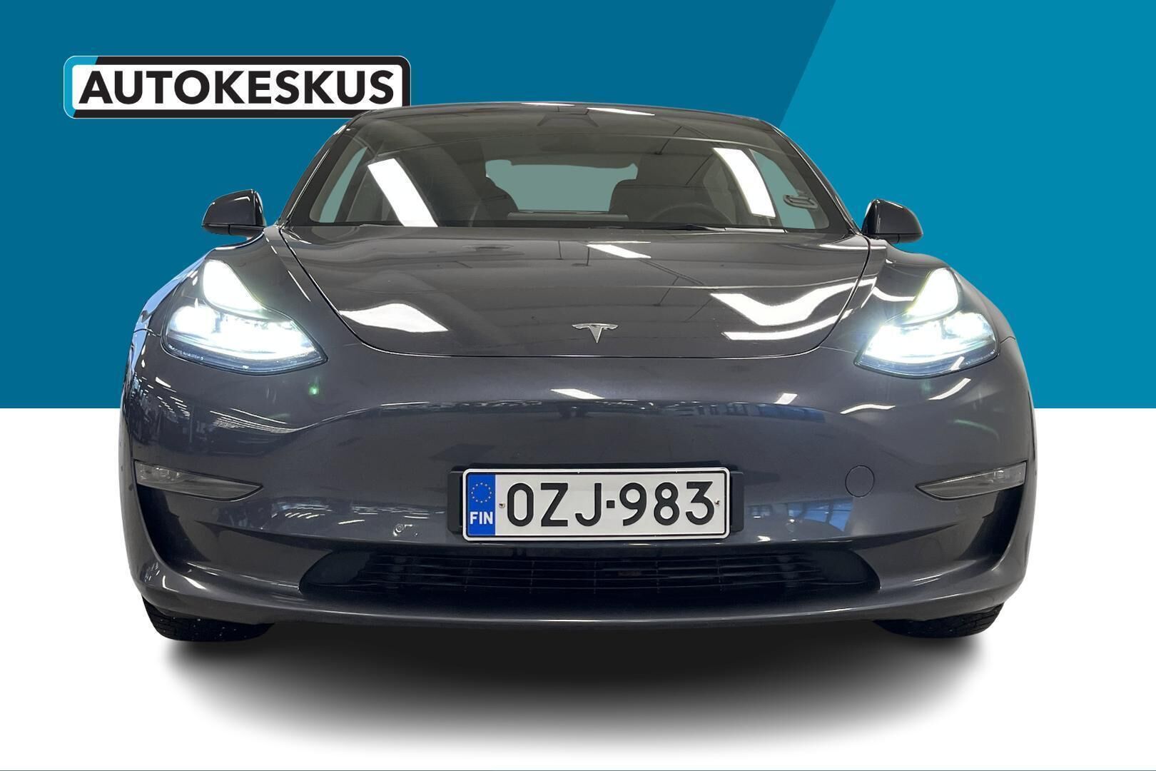 Tesla Model 3 iso kuva 13