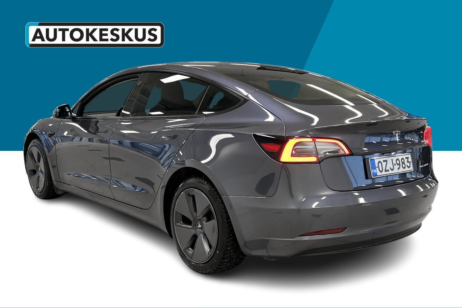 Tesla Model 3 iso kuva 4