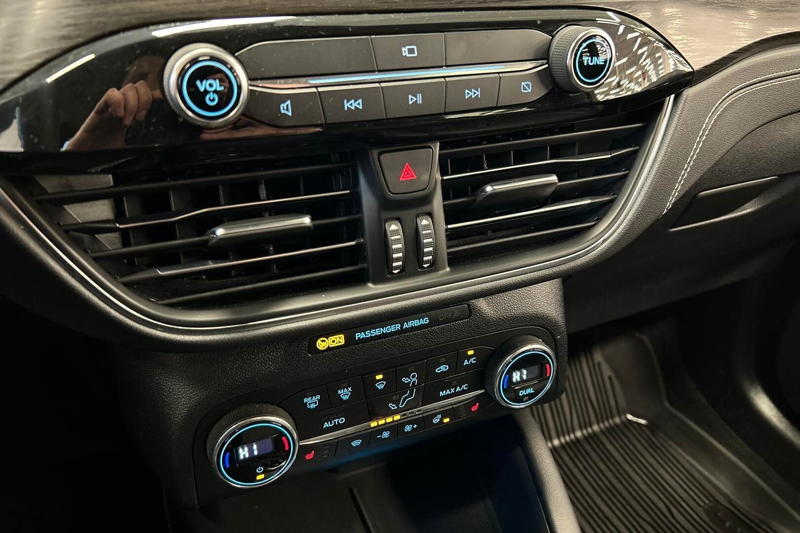 Ford Kuga iso kuva 20