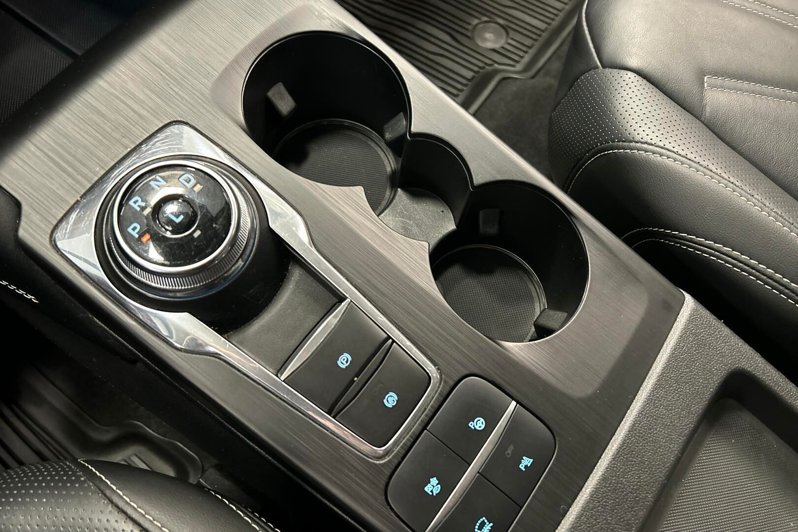 Ford Kuga iso kuva 21