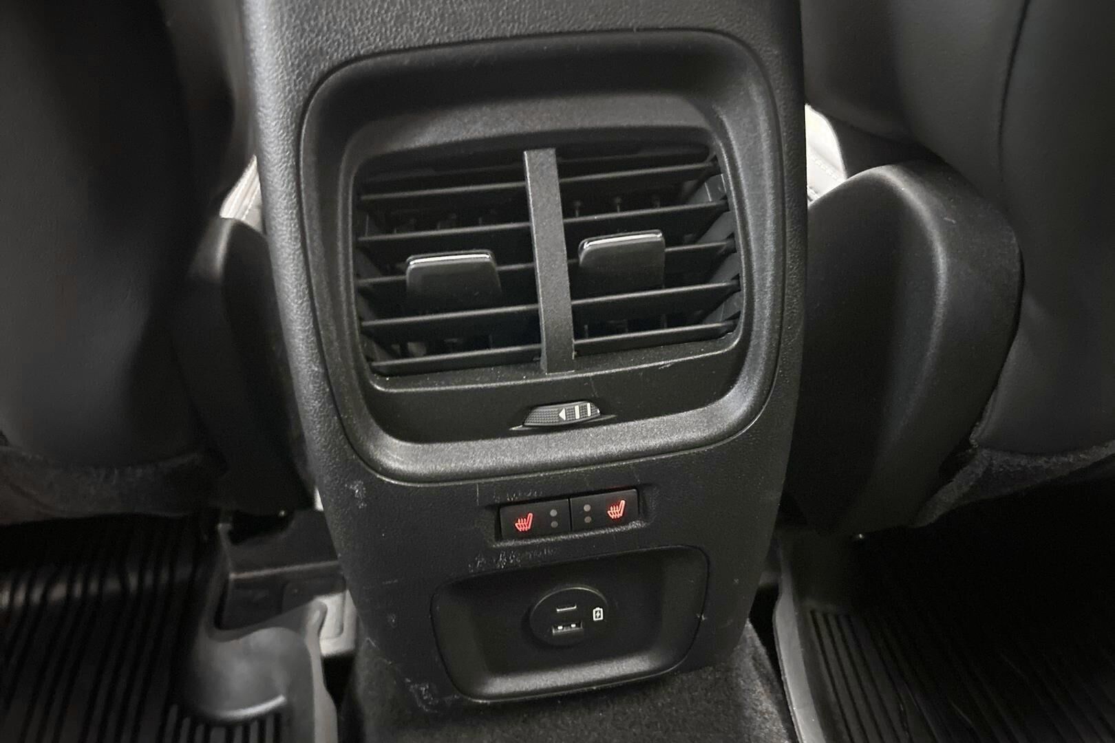 Ford Kuga iso kuva 28