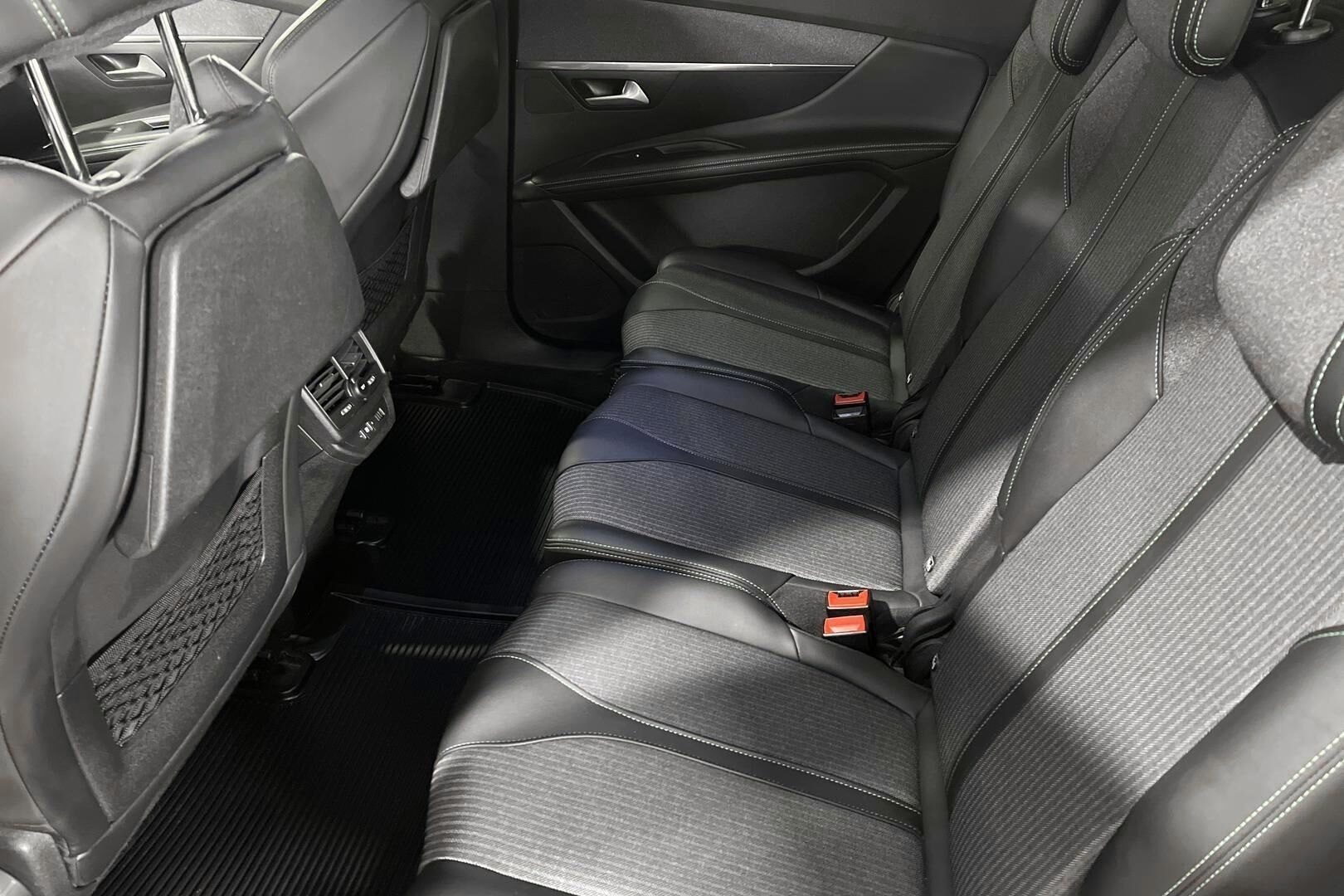 Peugeot 5008 iso kuva 8