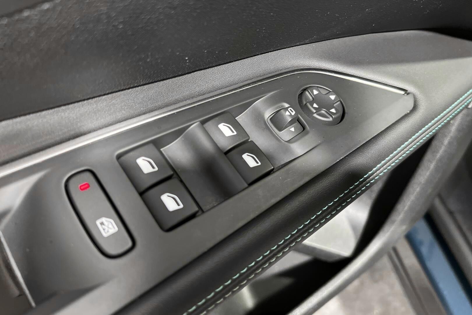 Peugeot 5008 iso kuva 11