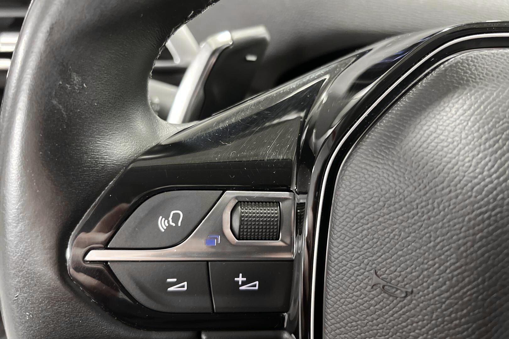 Peugeot 5008 iso kuva 13