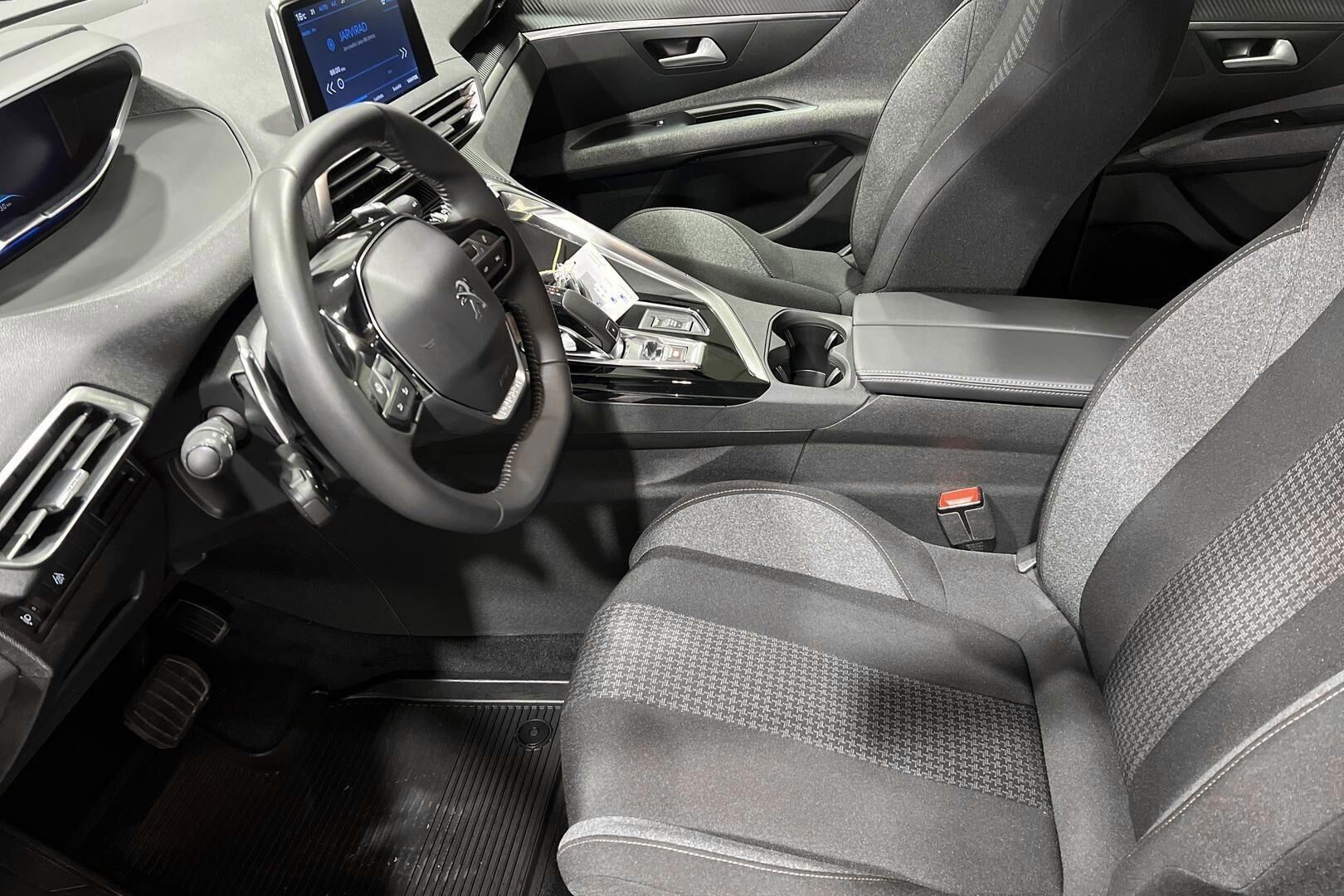 Peugeot 3008 iso kuva 9